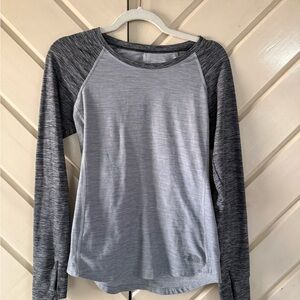 The North Face Women's Two-Tone Gray Raglan Long-Sleeve Top